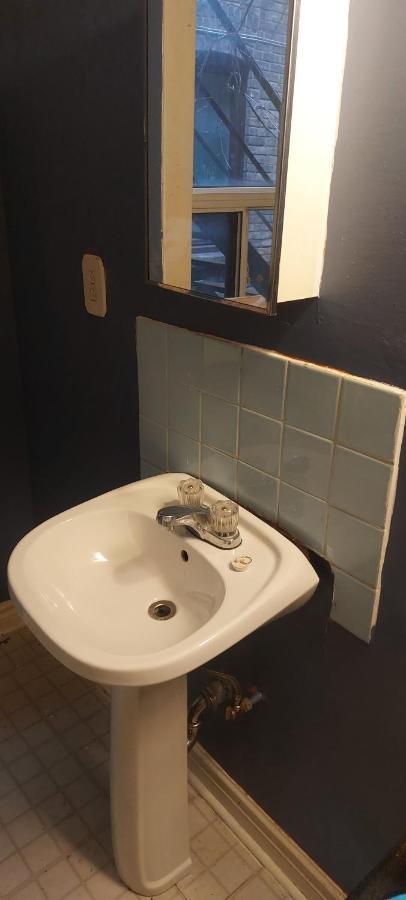 Zen Hostel Торонто Экстерьер фото